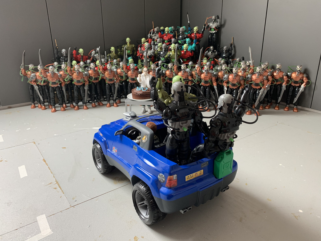 Group shot of all my robots. - Page 2 IMG-5582