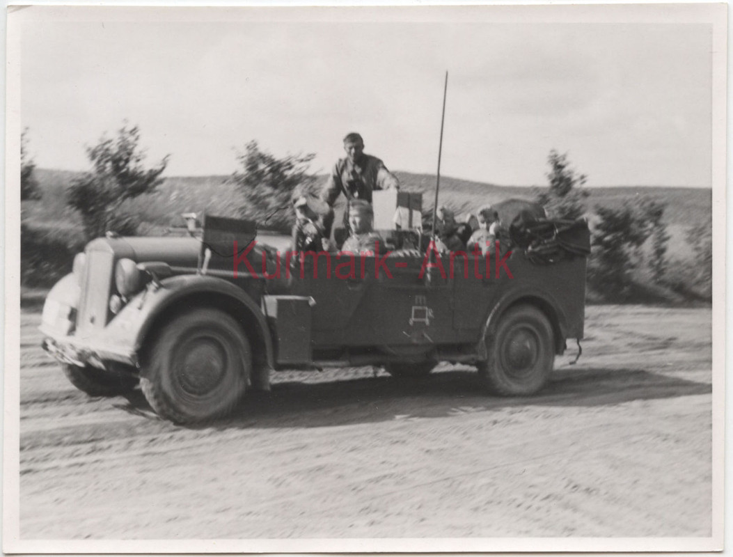 Foto 20. Panzer D. Russland Horch PKW Regiments Kübel Stander Wimpel Funker