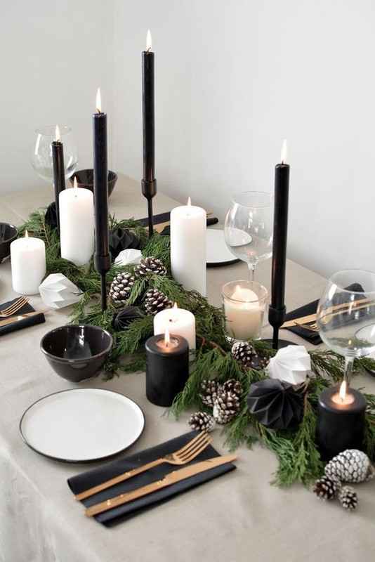 blacknwhitetabledecs.jpg