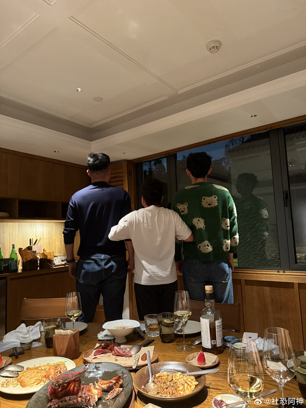 008FUxqCgy1hz576htpu2j33b04eonpf