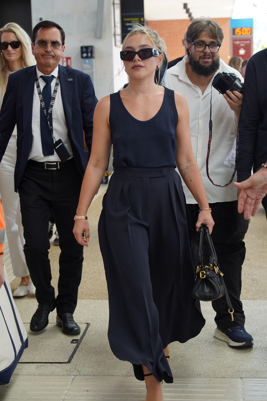 Florence Pugh Pokies Black Venice218