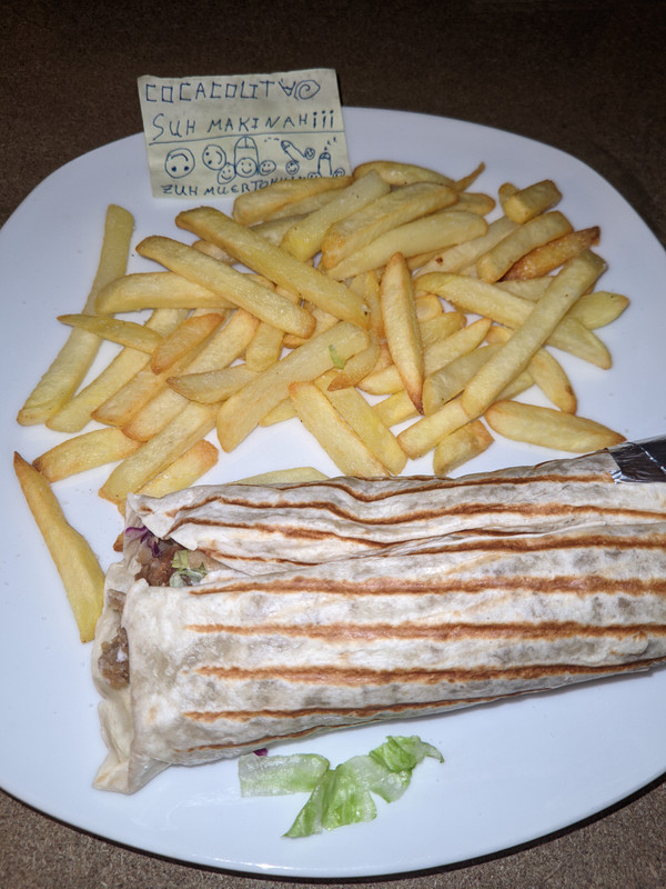 Andanzas nocturnas + kebab + mesas sucias+ hoja de reclamaciones