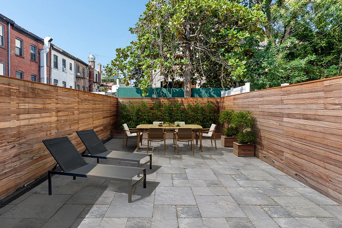 11 Park Place property photo 2