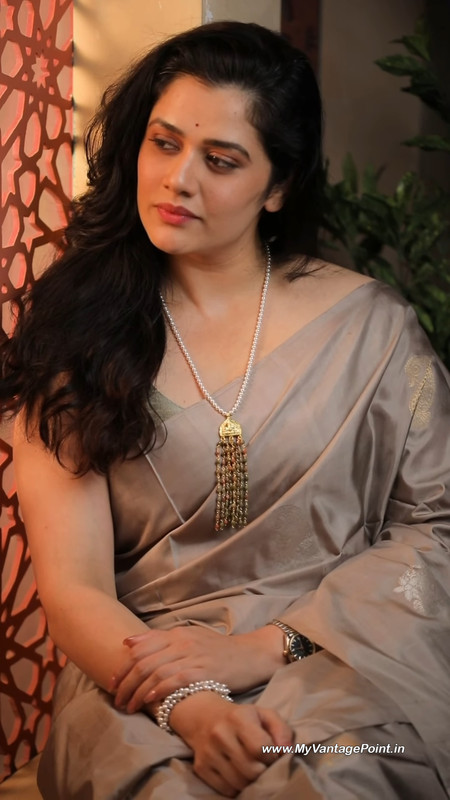 8-Girija-Oak-Beautiful-Look-in-Saree-for-Jewellery-Ad-My-Vantage-Point
