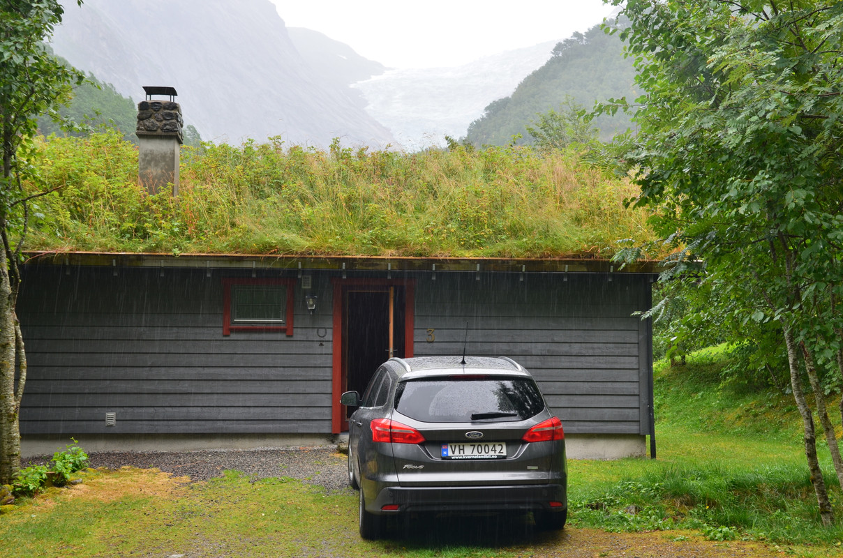 Noruega 10 días de cabañas y con niños - Blogs de Noruega - ETAPA 4- Crucero por el Fiordo Geiranger hacia Hellesyt- Glaciar Briksdal (7)