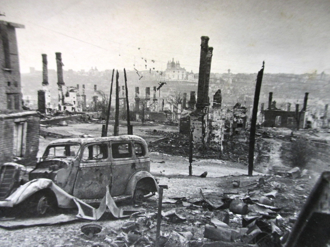 Foto WK WW Schlachtfeld zerstört zerbombt Bomben