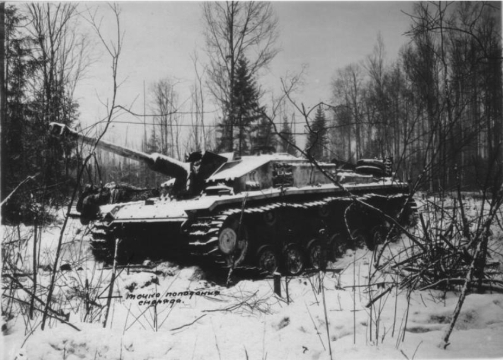 танк, подбитый нашей артиллерией в р-не сев. д. Смердыня в кв. 9