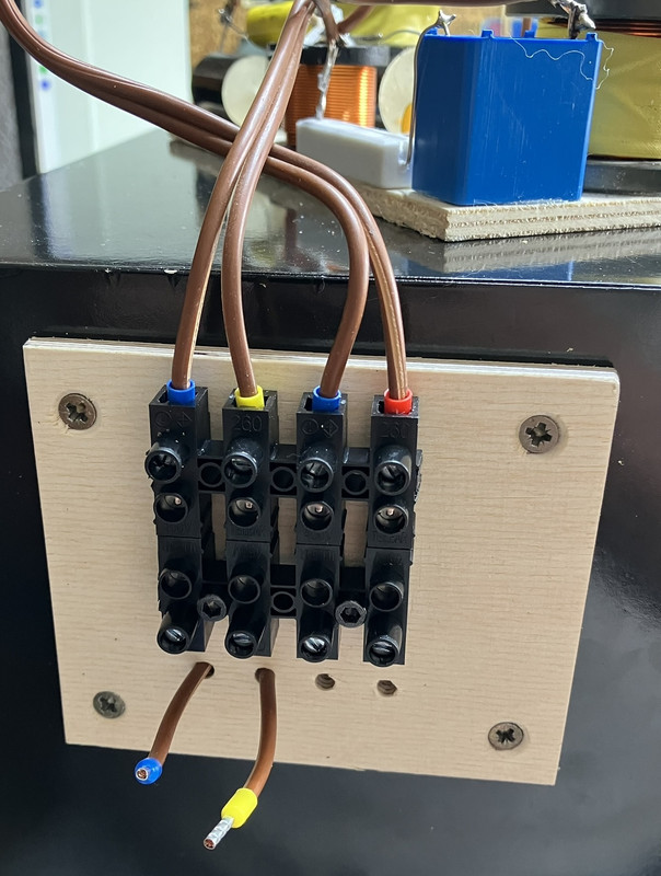 [Bild: Platte-Kabel-durchgefuehrt.jpg]