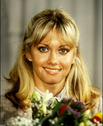 Olivia-Newton-Johnon-md80