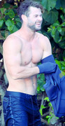 Chris-Hemsworth-superficial-guys-17