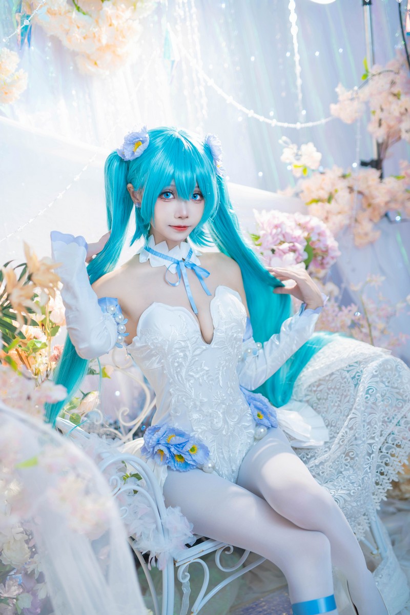 艾西Aiwest 初音未来粉蝶花Cosplay写真图集 Miku高清美图 44P (159.9M)