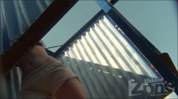 [Image: Voyeur61675112700.jpg]