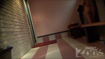 [Image: Voyeur53745100454.jpg]