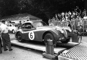 24 HEURES DU MANS YEAR BY YEAR PART ONE 1923-1969 - Page 38 56lm06-Jaguar-XK-140-Robert-Walshaw-Peter-Bolton-9