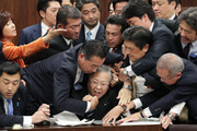 identification-2015-japanese-parliament-brawl-edition-v0-04fsxy2rjffa1