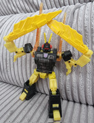Buzzworthy-Bumblebee-Creatures-Collide-Ransack-02