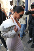 Kim-Kardashian-Cleavage-White-Paris35