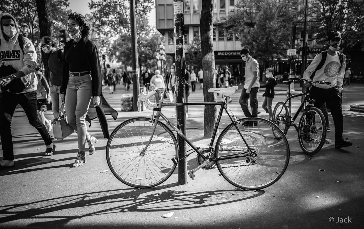 blacknwhite-people-paris.jpg