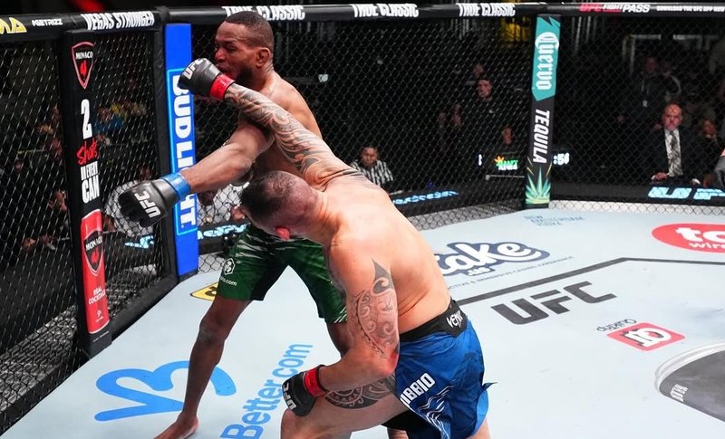 Сантяго Понзинибио нокаутира Карлстън Харис в UFC Vegas 101