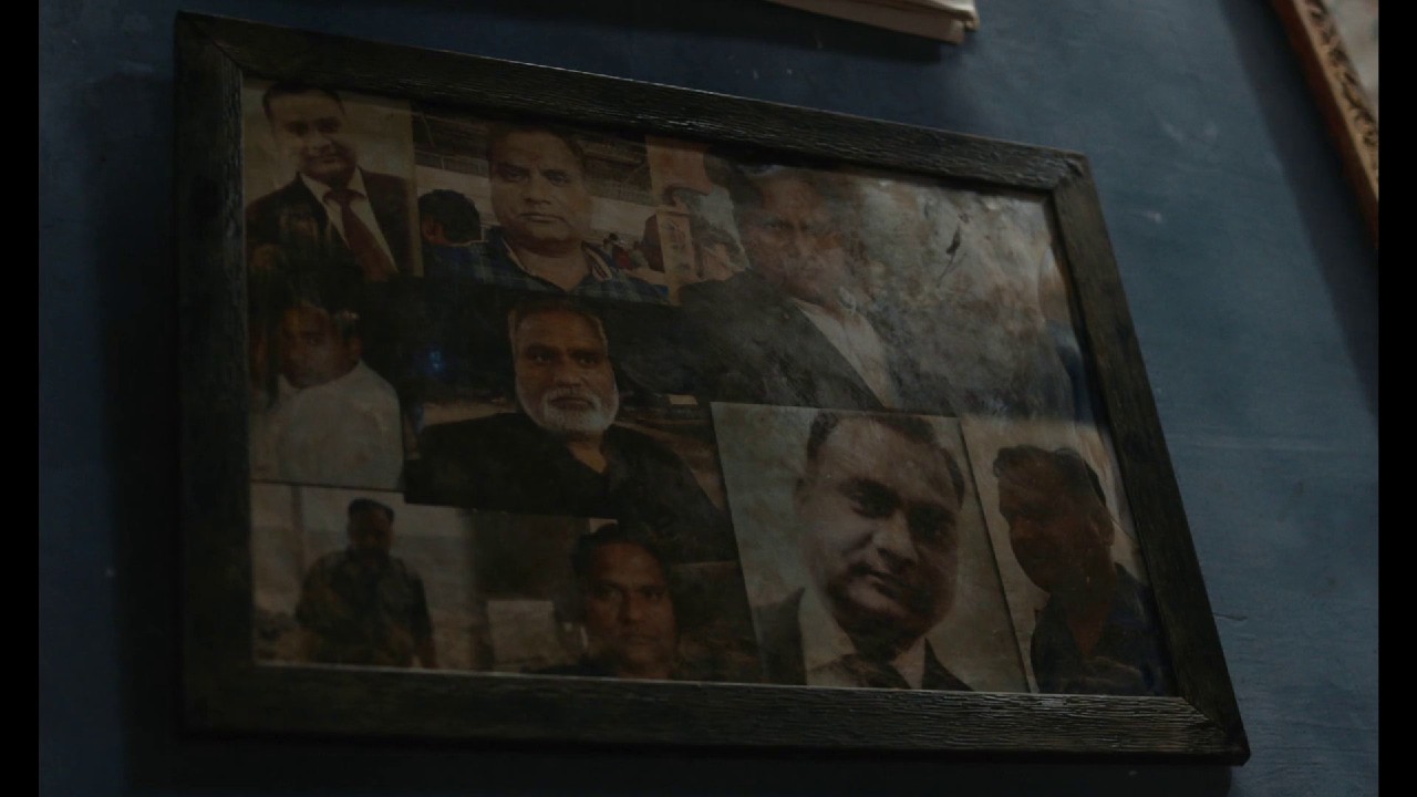 Agra-2023-Hindi-1080p-8bit-AVC-DDP-2-0-mkv-0004
