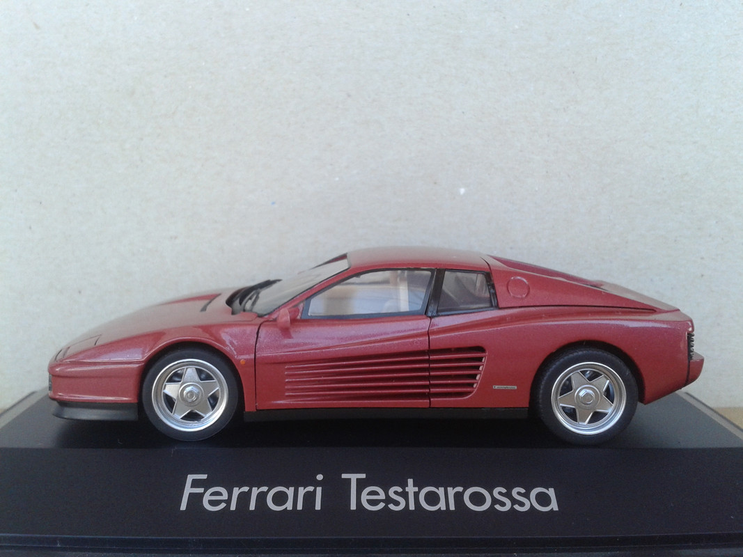 1986 Ferrari Testarossa Facelift (Herpa) (9)