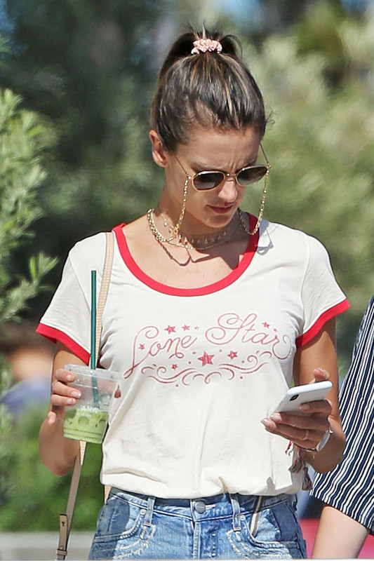 alessandra-ambrosio-in-denim-shorts-at-malibu-country-mart-07-16