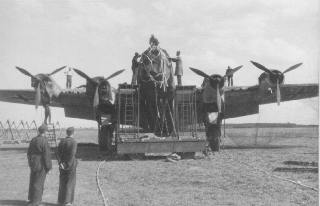 Le bombardier Short Stirling  Short-Stirling-002