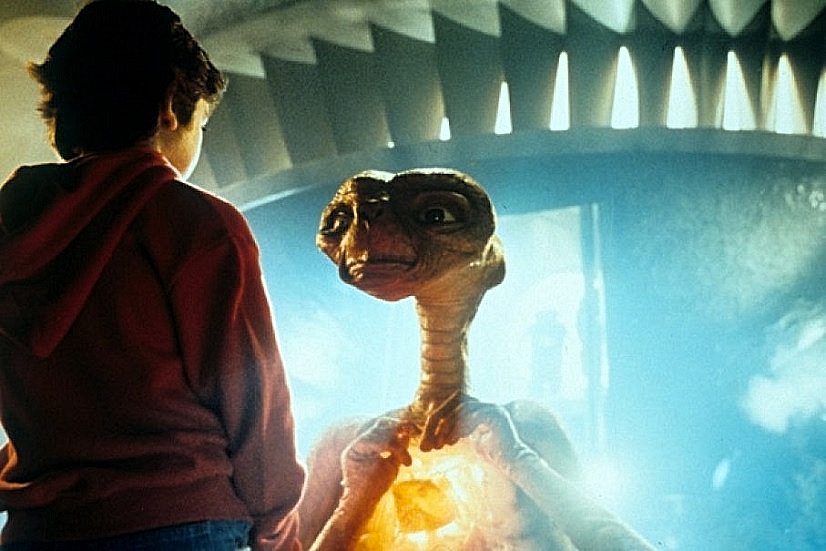 ASTEROIDS-STEVEN-SPIELBERG-ET-FOTOR.jpg