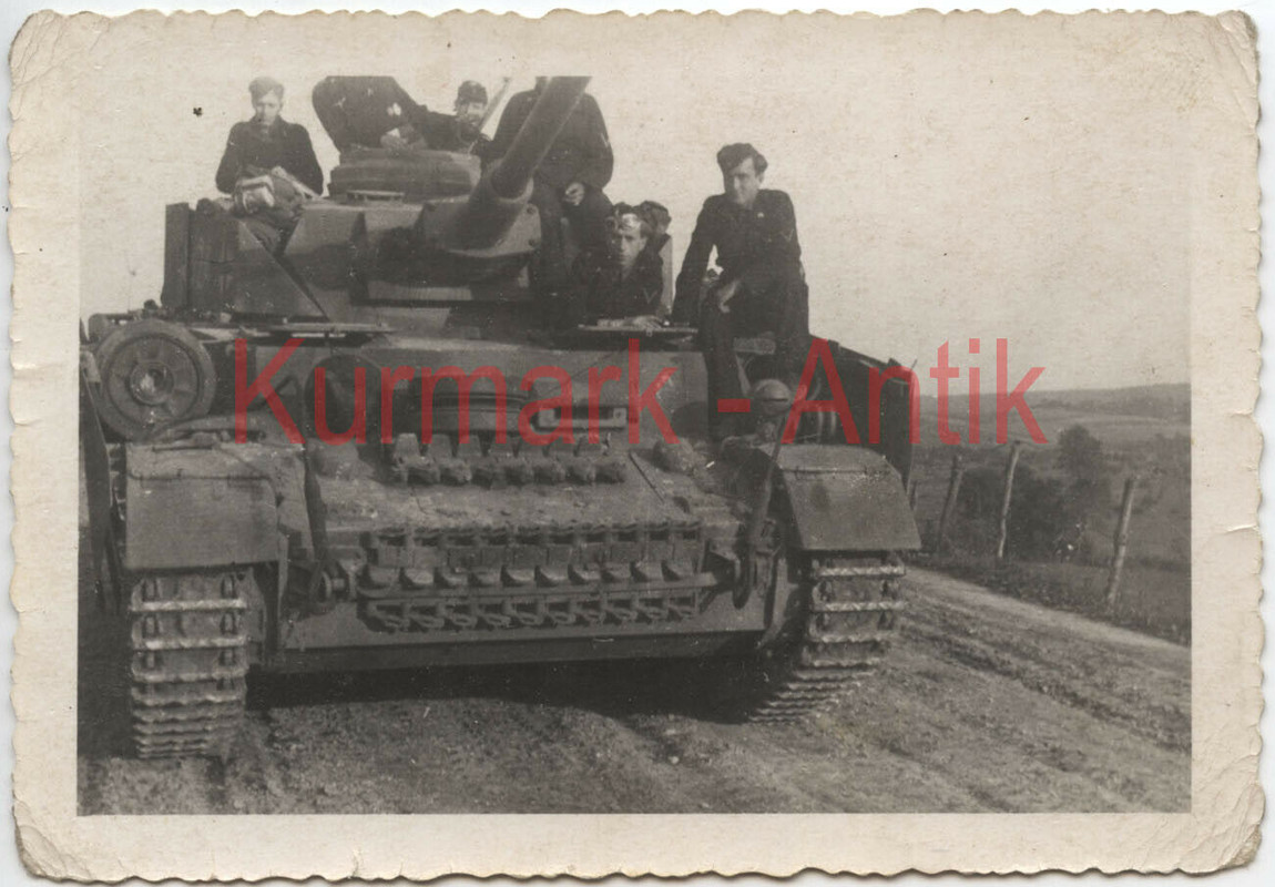 Foto Wehrmacht Stabs Kompanie Panzer Regt. 1 Panzer IV Seitenschürze