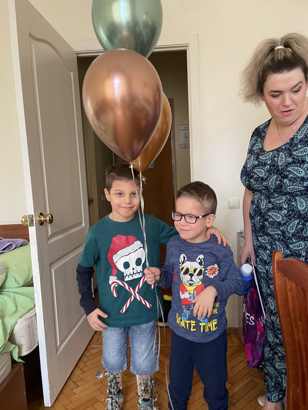 E9550408-221B-4DD4-A553-CE6451BCF0FE