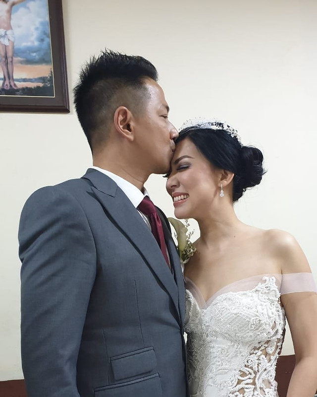 Pemberkatan pernikahan Delon Thamrin dan Aida Chandra telah dilakukan di gereja Katholik kawasan Salemba, Jakarta Pusat pada Jumat (8/11/2019). Sedangkan resepsinya digelar di Hotel Grand Hyatt, Thamrin, Jakarta Pusat pada Minggu, (10/11/2019).