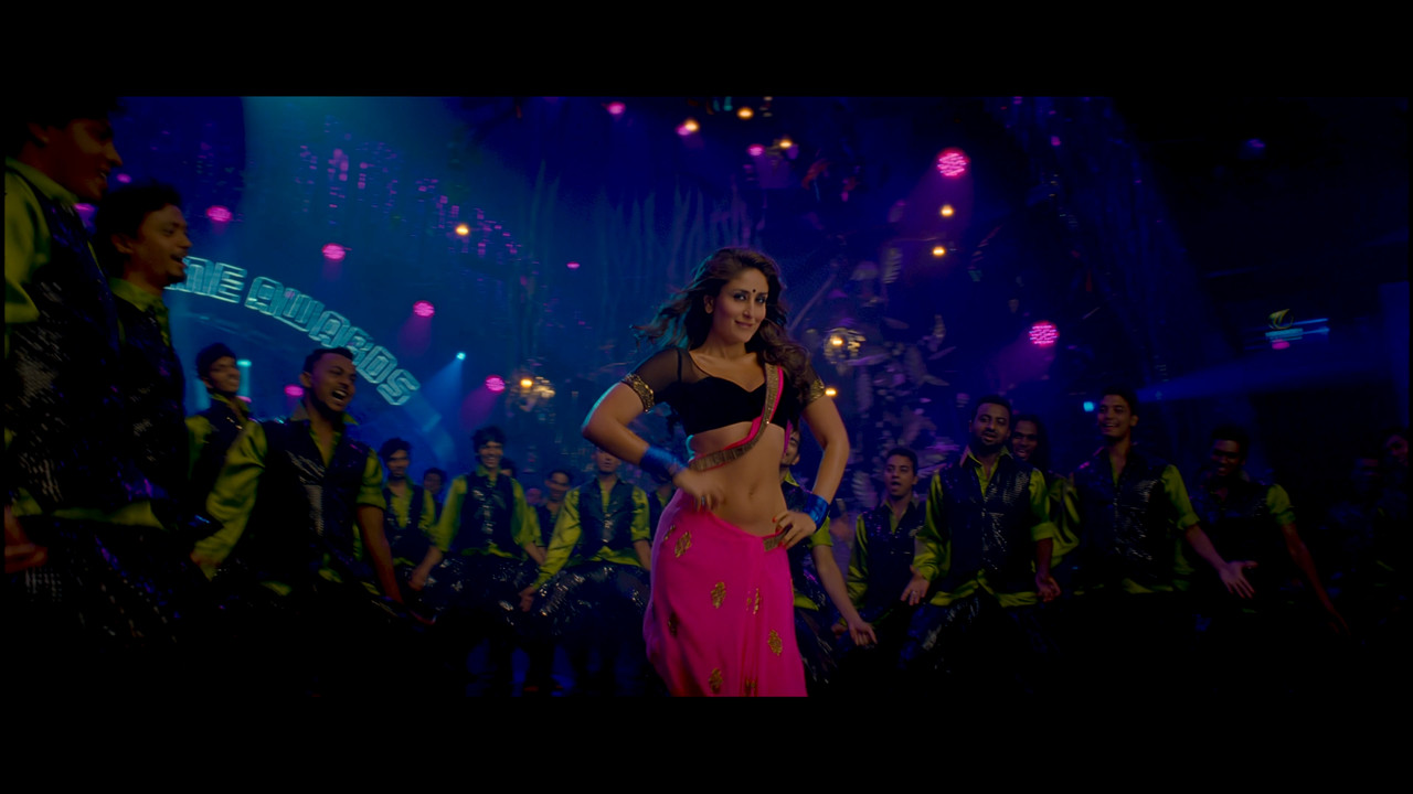 [Image: Kareena-Kapoor-Hot-Halkat-Jawani-From-He...-44-20.jpg]