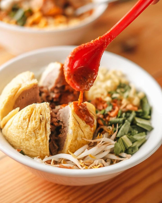 Bakso Ikah Asgar, tempat makan siang enak di Bandung yang viral di TikTok.