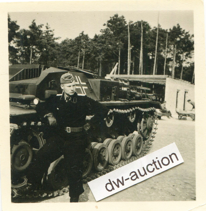 Sturmgeschütz Abt. , Panzer Offizier vor Stug.