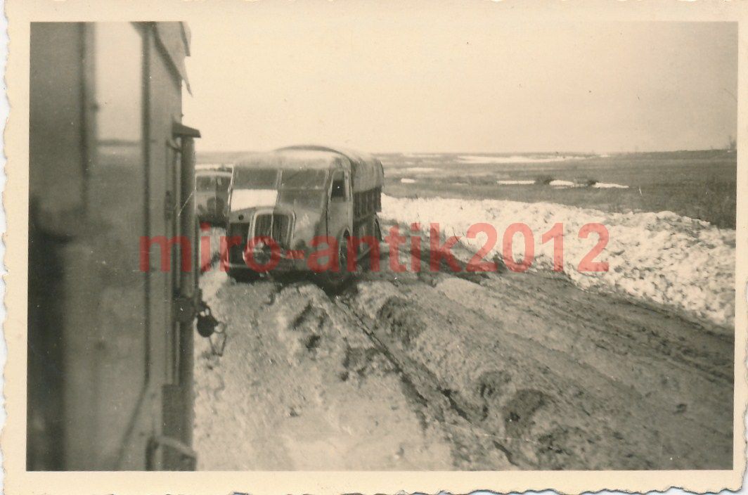 Foto, Wehrmacht, französische Beute Lkw im Schla