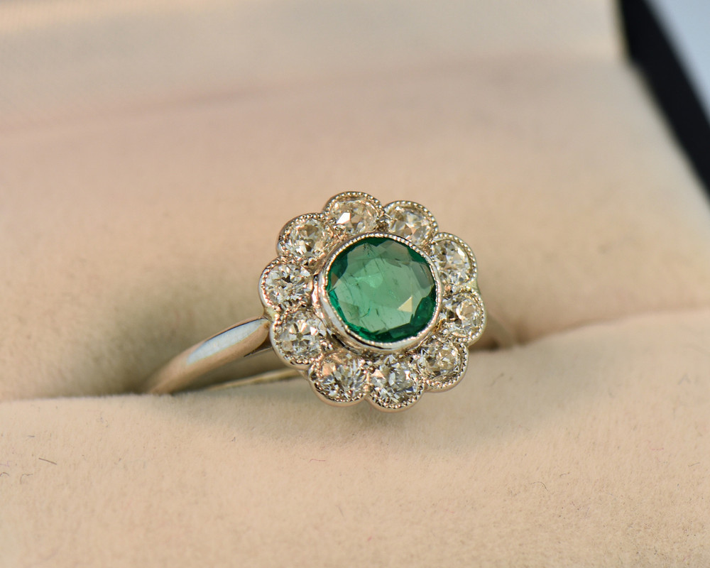 art-deco-platinum-emerald-diamond-flower-halo-ring