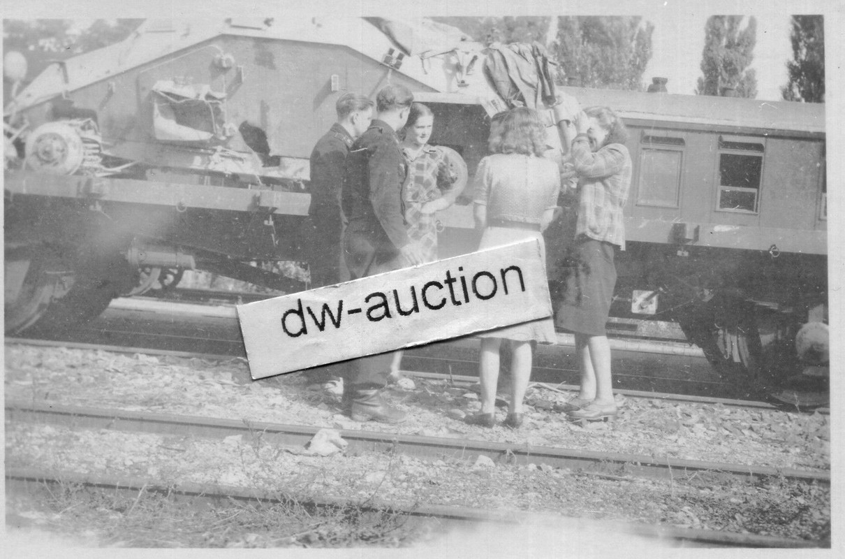 Panzer AA 23 , zerstörter Panzerspähwagen auf Ba