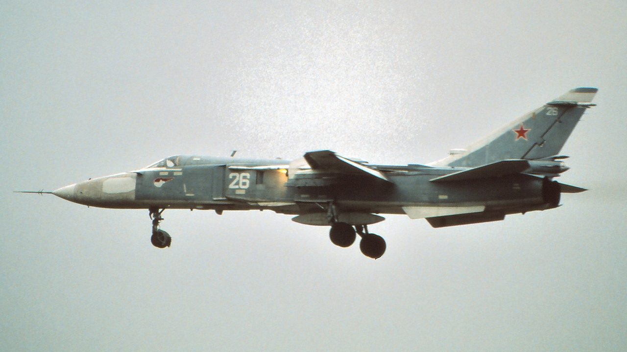 11 ORAP Su-24MR 26 White_0615312