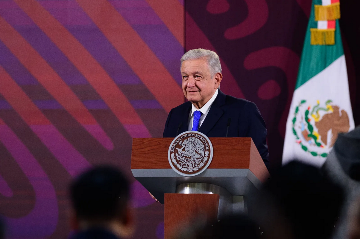 Tras irrupción de embajada de México en Quito, AMLO suspende relaciones con Ecuador