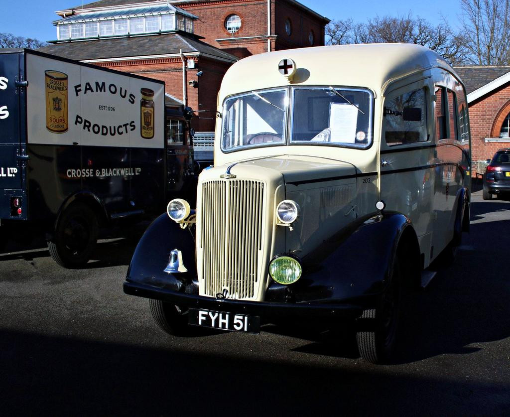 ambulance-vintage.jpg