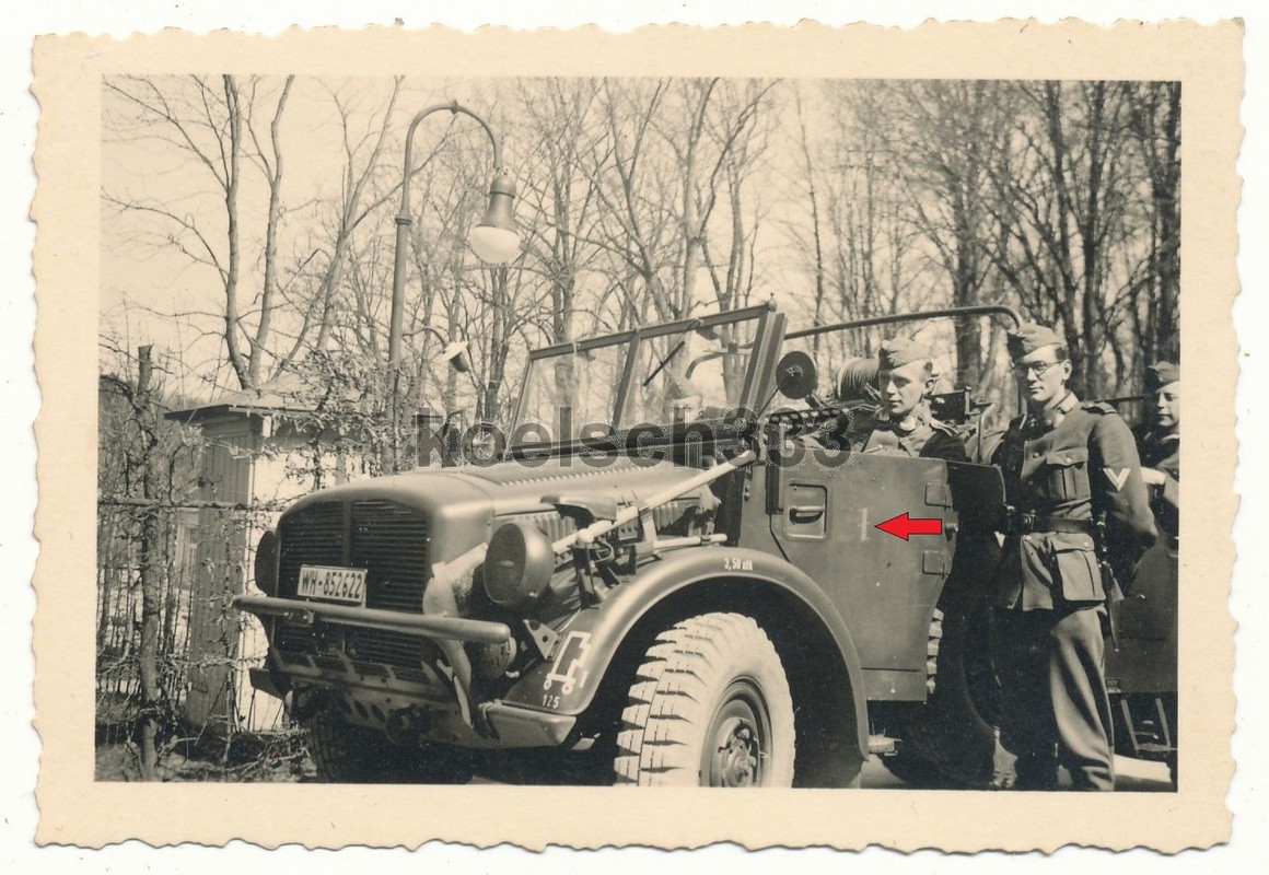 Foto schwerer Einheits PKW Funkwagen Kennung 19. Panzer Div. Funker Kübelwagen