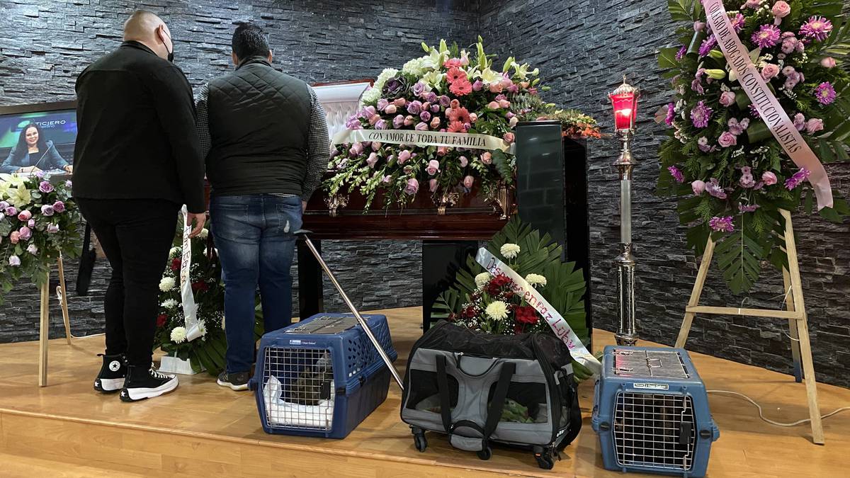 Mascotas de Lourdes Maldonado presentes en el funeral para el último adiós