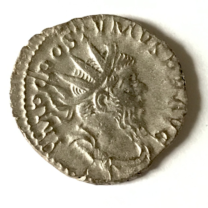 Antoniniano de Póstumo. MONETA AVG. Moneta estante a izq. Trier. AF4-CCFCF-8-B0-D-4223-B3-F1-06901-F96-C82-E