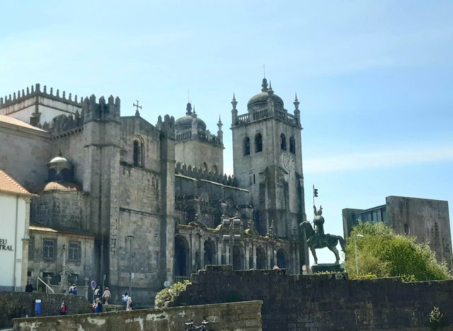 Braga, Oporto y Guimarães. Semana Santa 2022 - Blogs de Portugal - Nos pateamos Oporto: Catedral, Zona Ribeira, Puente Eiffel, etc (10)