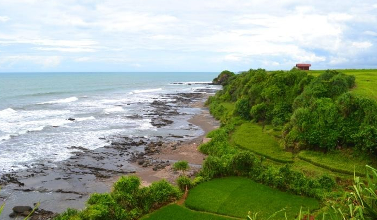 Menjelajahi Pantai Manalusu: Temukan Pesona Alam Liar yang Masih Perawan