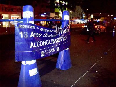 Policías ebrios en CDMX se ponen agresivos durante el alcoholímetro