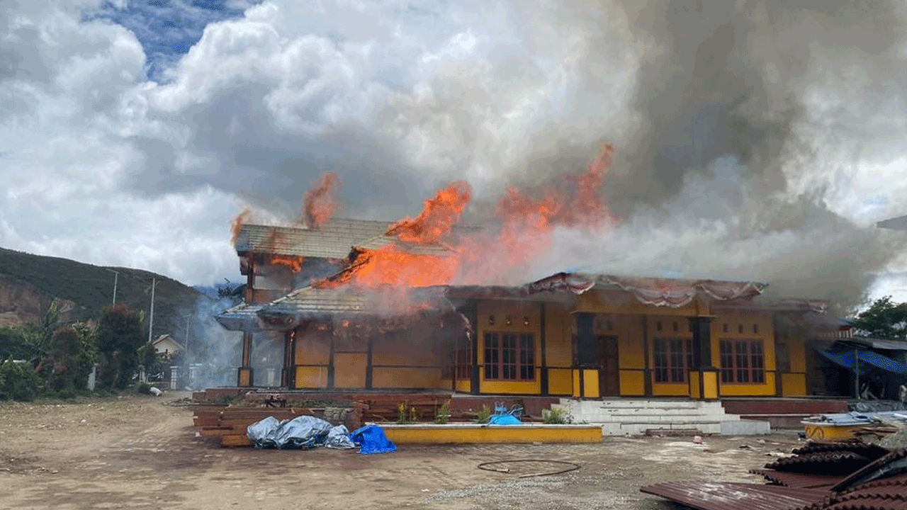 Tragedi Kebakaran di Dogiyai: Aula Kantor Bupati Hangus Terbakar