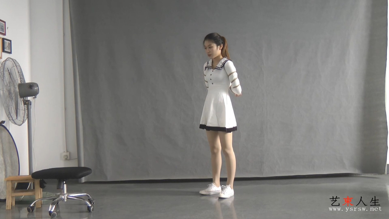 艺束人生 娇娇椅上五花驷马KB.mp4_20220129_080850.382