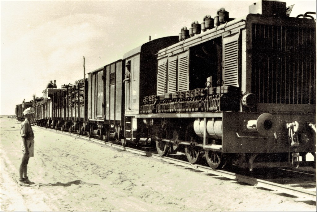 La ligne de chemin de fer Tobrouk-El Alamein Wehrmacht-Regelspur-WR360-C14-diesel-locomotive-in-Tobruk-c