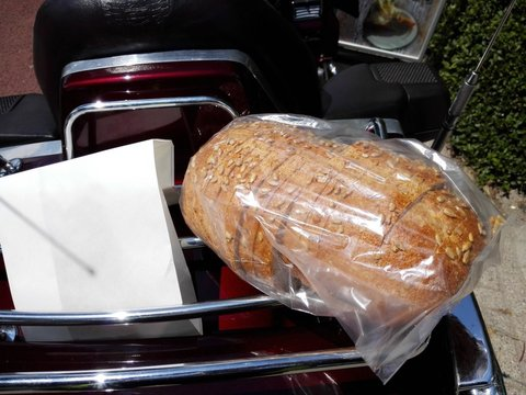 1513794010381-1187486399